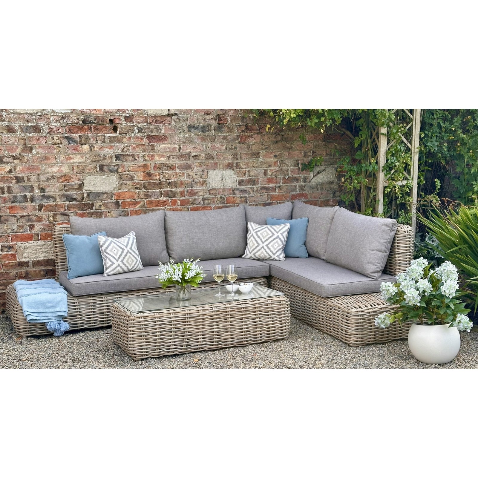 Shortflatt Rattan Corner Set